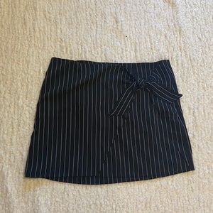CUTE AND CLASSY black striped tie skirt